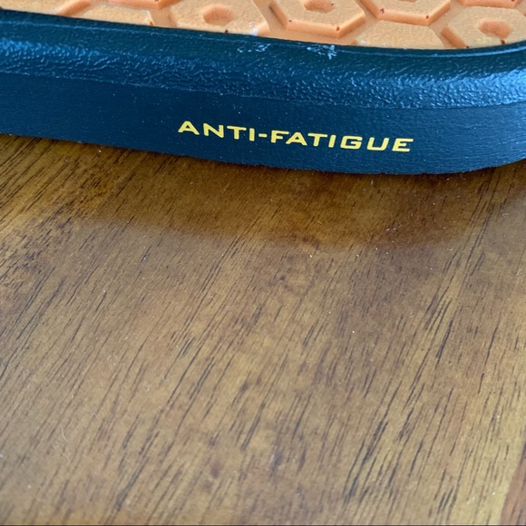 Timberland Ladies Slip Ons - Picture 4 of 6